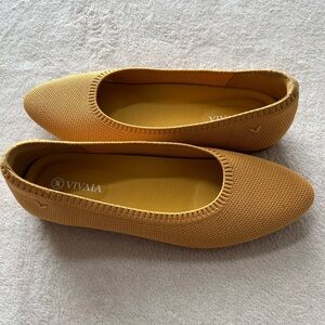 Vivaia Women's Yellow/Gold Pointed Toe Flats Size 37